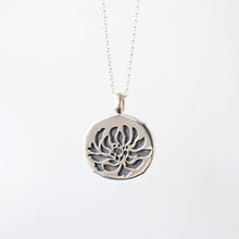 Load image into Gallery viewer, Peony Pattern Dendritic Agate Necklace