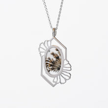 Load image into Gallery viewer, Floral Frame Dendritic Agate Necklace