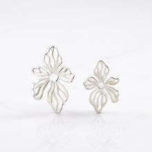 Load image into Gallery viewer, Large Quilled Garden Flower Earrings