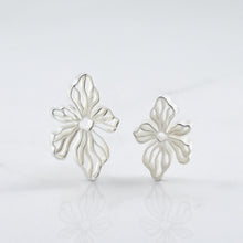 Load image into Gallery viewer, Small Quilled Garden Flower Earrings