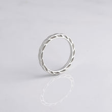 Load image into Gallery viewer, Mandala Wave Pattern Ring