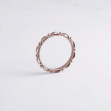 Load image into Gallery viewer, Mandala Petal Pattern Ring