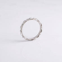 Load image into Gallery viewer, Mandala Petal Pattern Ring