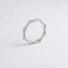 Load image into Gallery viewer, Mandala Clover Pattern Ring