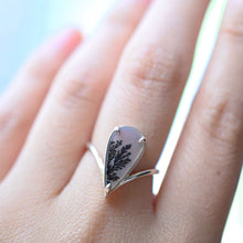 Load image into Gallery viewer, Dendritic Agate V Shank Ring