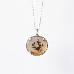 Peony Pattern Dendritic Agate Necklace
