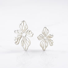 Load image into Gallery viewer, Large Quilled Garden Flower Earrings
