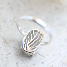 Load image into Gallery viewer, White Single Branch Dendritic Agate Ring
