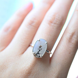 White Single Branch Dendritic Agate Ring